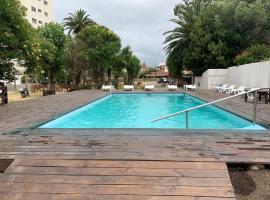 Hotel American, hotel con estacionamiento en Piri&aacute;polis