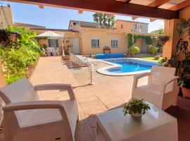 Chalet con piscina privada y barbacoa, hotel en Tarragona