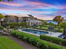 Black Swan Lakeside Boutique Hotel, hotel in Rotorua