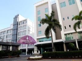 Miracle Suvarnabhumi Airport, hotel with pools in Lat Krabang