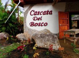 Cascata Del Bosco Cabinas, hotel en San Vito