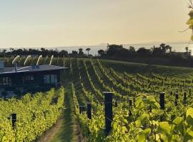 La Bodega Waiheke Island, hotel in Surfdale