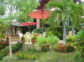 Saku Boutique Homestay, hotel with parking in Saraphi