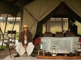 Pumzika Luxury Safari Camp, luxury tent in Banagi