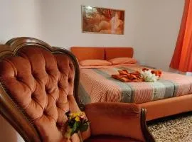 Wow Home - 175 mq - posteggio privato - davanti porto traghetti - fino a 10 posti letto