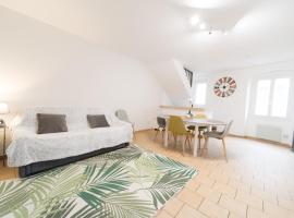 Ravissant Triplex et Duplex au Centre de Pont St Esprit, hotell med parkeringsplass i Pont-Saint-Esprit