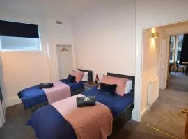 Mayflower 2 bed Boutique Apartment - STAYSEEKERS
