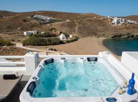 Beachfront Villa Merhia with Hot Tub & Seaview, hotell i Merchia Beach