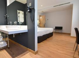 UVE Alcobendas: Alcobendas'ta bir otel