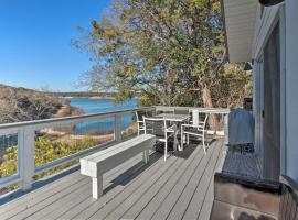 Pet-Friendly Belton Lake Studio with Deck and Kayaks!, apartamento en Belton