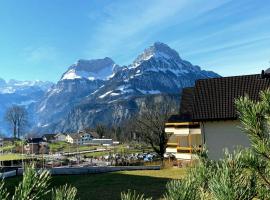 priv. Apartment bei Swiss Holiday Park, holiday rental in Morschach