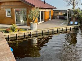 Vakantie huis aan het water, ubytování v soukromí v destinaci Rijpwetering