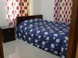 Lovely 2 Bed apartment in Nikunja 2, 5 Mins drive from Dhaka ShahJalal Airport, khách sạn ở Dhaka