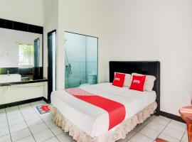 OYO 3424 Hotel Bitung Plaza, hotel v destinaci Manado