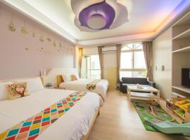 Childlike B&B, hotel in Wujie