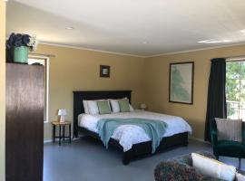 The French Quarter accommodation in Katikati, hôtel à Katikati