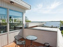 4 person holiday home in Gr sten, proprietate de vacanță aproape de plajă din Gråsten