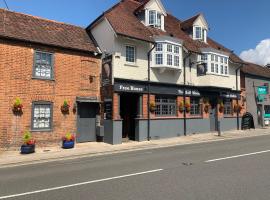 The Half Moon Inn, hotel com estacionamento em Woking