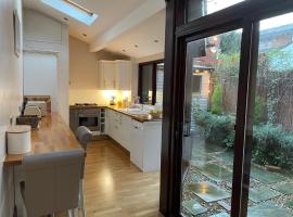 Stable Cottage Lytham, hotel in Lytham St Annes