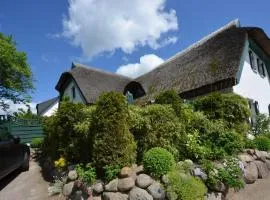 Kapitaenshaus-in-Gross-Zicker-Halbinsel-Moenchgut