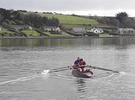 Croi an Bháile Luxury Apartment, Hotel mit Pools in Rosscarbery