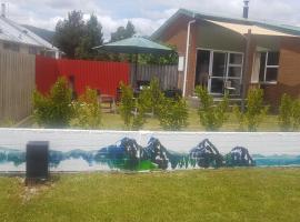 Little Red Riding Hood, hotel in Reefton