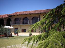 Al Casale B&B, bed and breakfast en Cherasco