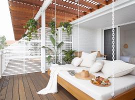 Crystal Pacific Palm Beach, hotel in Gold Coast