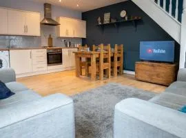 Lovely Coach House with Free Parking