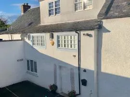 Hill House - Mews Town House, in a quiet private close, in the City Centre of Inverness.