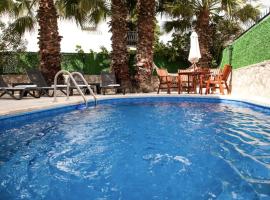 Dadya Villa 1 - Villa with private pool - 750m distance to the beach, hotell i Datça