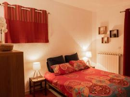 Les Gites du Fesquet - agréable T2 indépendant dans cadre calme et verdoyant, hotel v destinaci Cazilhac