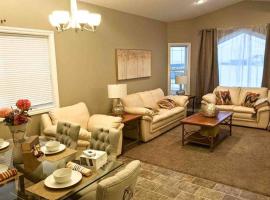 Upscale Suite By Restaurants, Costco, Best Buy, Airport, hotell i Grande Prairie