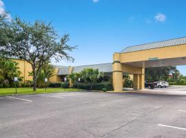 Stayable Suites Jax West, hotel near EverBank Field, Jacksonville