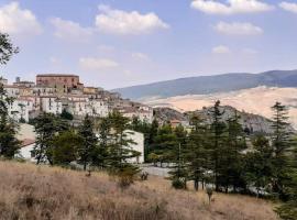 LE ORIGINI casa in borgo tipico lucano, מלון זול בTrivigno