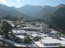 Janardan Resort Pangot Nainital، كوخ في ناينيتال