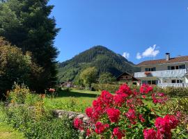 Chalet Villa Alpen Lodge, hotel in Bichlbach