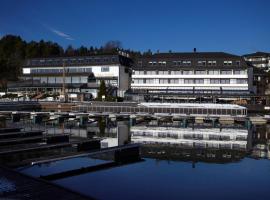 Holmen Fjordhotell, hotel v destinaci Nes