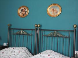 波利謝科尼亞酒店，納夫普利翁的飯店