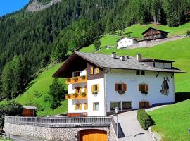 Garni Kostner, hotel cerca de Leo Demetz, Ortisei