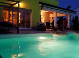 Villa Gaya with XXL heated pool