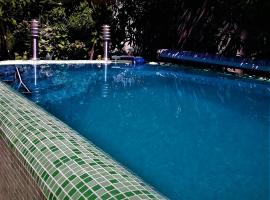 VILLA WITH SWIMMING POOL apartments with bathroom, kitchen, patio, private parking, aparthotel v Budvi