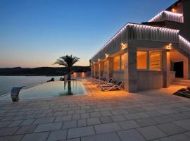 Villa Sofia Zavalatica, hotel with hot tubs in Čara