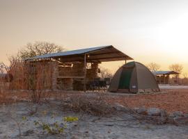 Etosha Trading Post Campsite, hotel en Okaukuejo