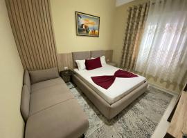 Kevin&rsquo;s Lungomare Apartment, hotell i Vlor&euml;