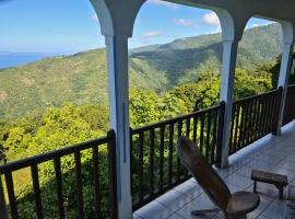 Peaceful House, family hotel in Vieux-Habitants