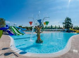 Del Garda Village and Camping, hotel in Peschiera del Garda