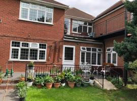 1-Bed unit 10 minute drive from Hellfire Caves, hótel í High Wycombe