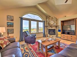 Pagosa Springs Home with Deck and Grill, Walk to Town!, hotell med jacuzzi i Pagosa Springs