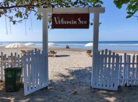 Buena Vida Beach Resort, hotel in Morjim